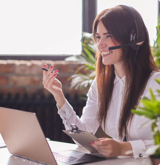 portrait-woman-customer-service-worker